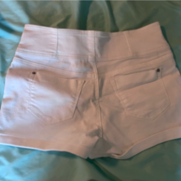 White shorts - Picture 3 of 3